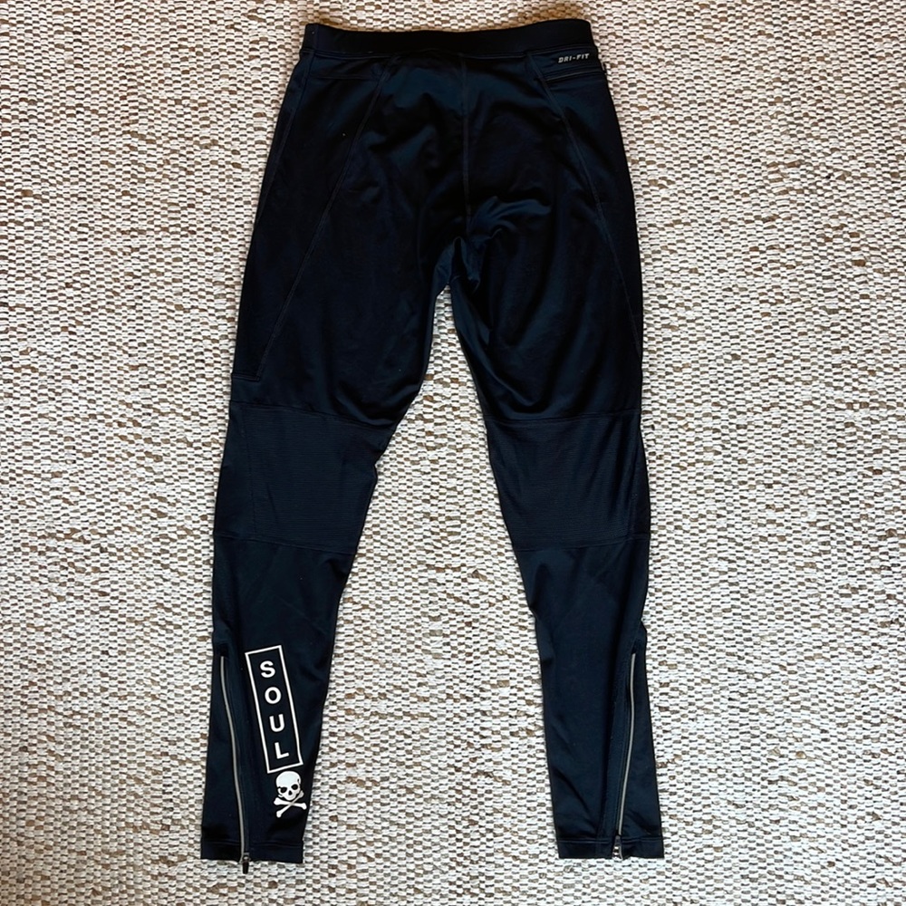 Men’s Black Nike x SOULCYCLE Running Legging. Dri-fit material. (Medium)